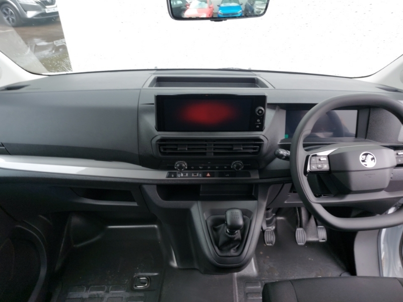Vauxhall Vivaro Mpv White #3