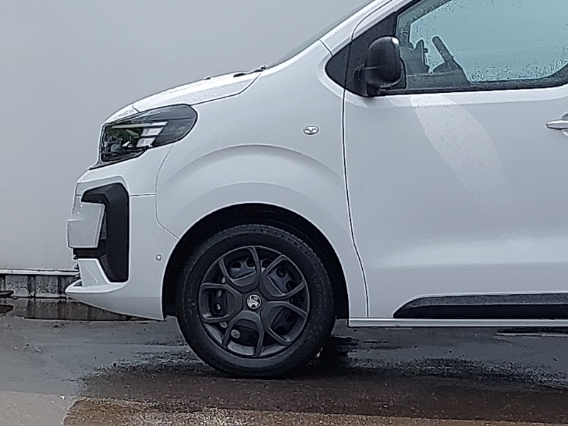 Vauxhall Vivaro Mpv White #17