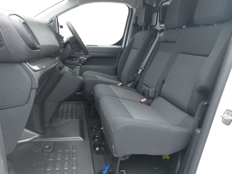 Vauxhall Vivaro Mpv White #5