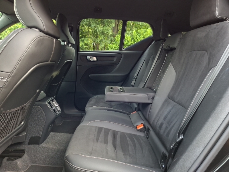 Volvo XC40 2.0 B4p Plus Black Edition RO75MPX Black #6