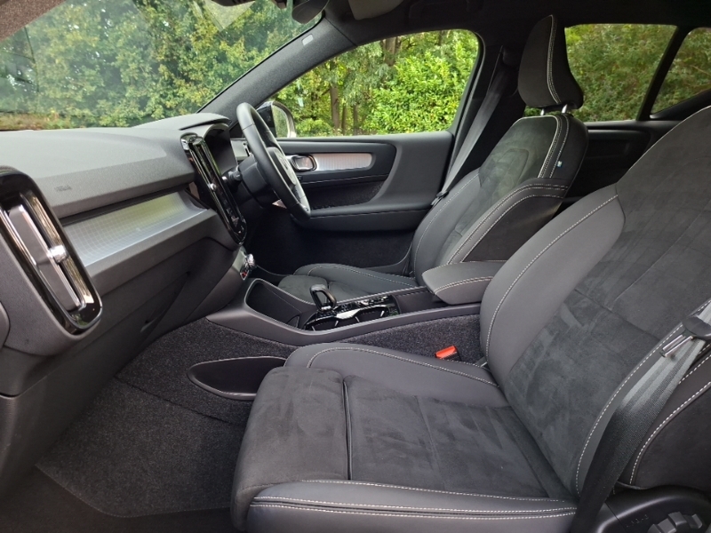 Volvo XC40 2.0 B4p Plus Black Edition RO75MPX Black #5