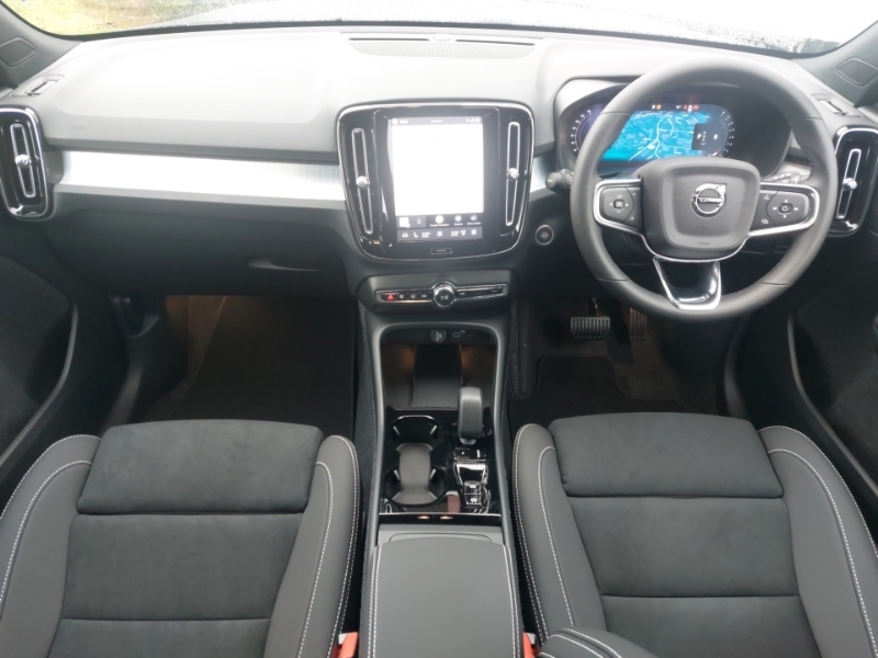 Volvo XC40 2.0 B3p Plus Dark Black #3
