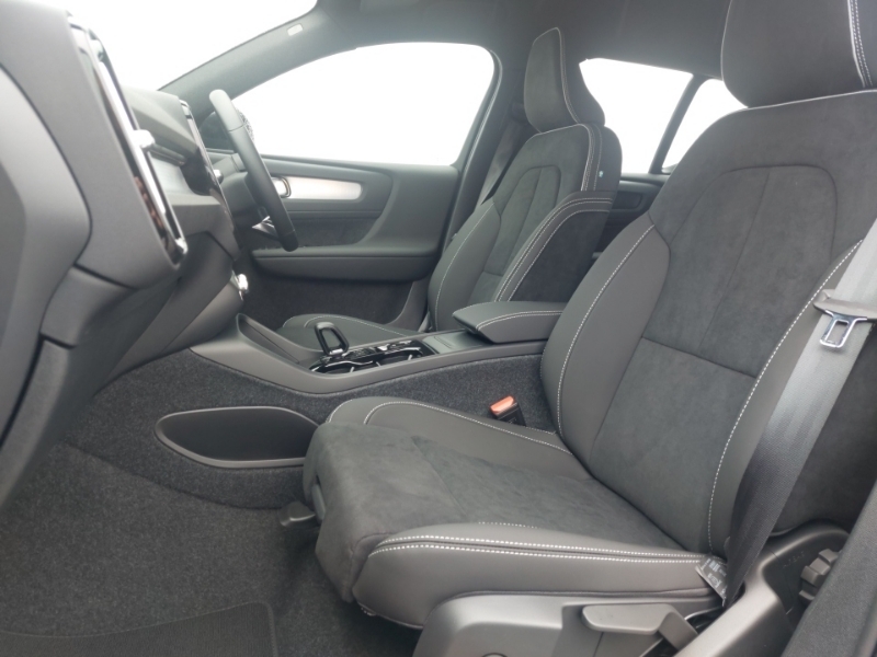 Volvo XC40 2.0 B3p Plus Dark Black #5