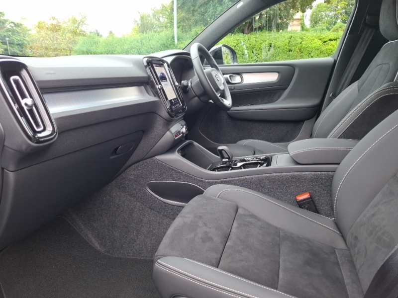 Volvo XC40 2.0 B3p Plus Black Edition SK25XBO Black #5