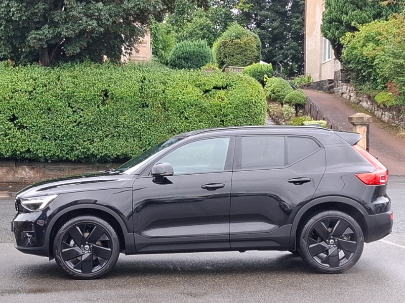 Volvo XC40 2.0 B3p Plus Black Edition SK25XBO Black #4
