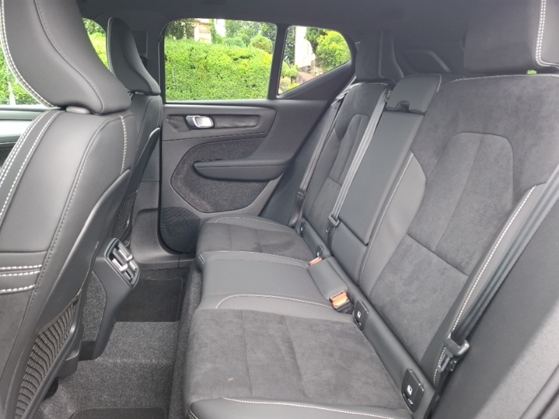 Volvo XC40 2.0 B3p Plus Black Edition SK25XBO Black #6