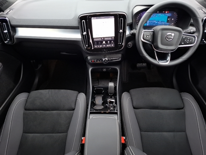 Volvo XC40 2.0 B3p Plus Black Edition SK25XBO Black #3