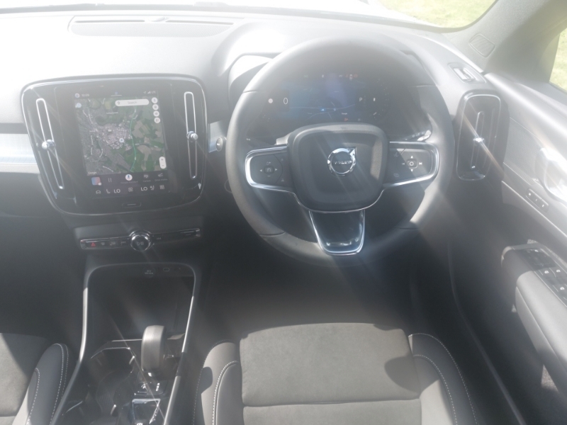 Volvo XC40 2.0 B3p Plus Black Edition SO26AVC White #6