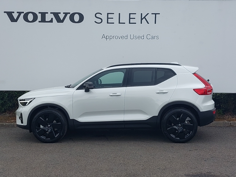 Volvo XC40 2.0 B3p Plus Black Edition SO26AYJ White #4