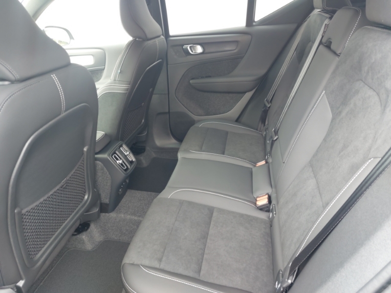 Volvo XC40 2.0 B3p Plus Black Edition SM26WZE Blue #6