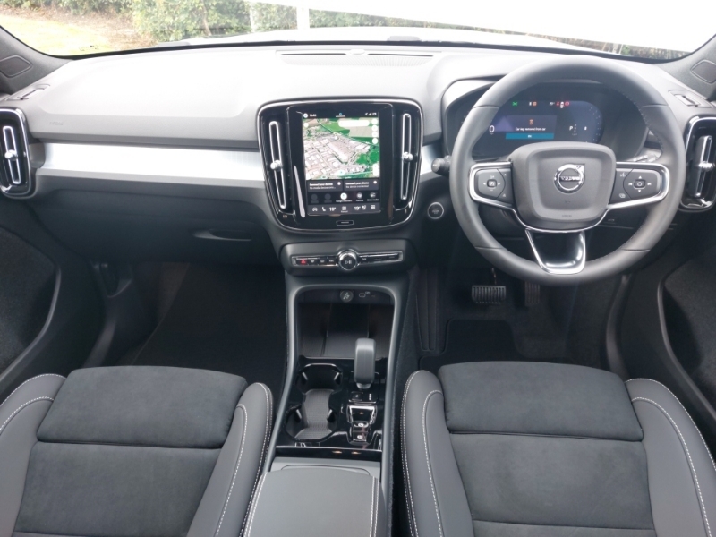 Volvo XC40 2.0 B3p Plus Black Edition SM26WZE Blue #3