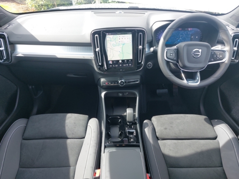 Volvo XC40 2.0 B3p Plus Black Edition SM26ZZE Black #3