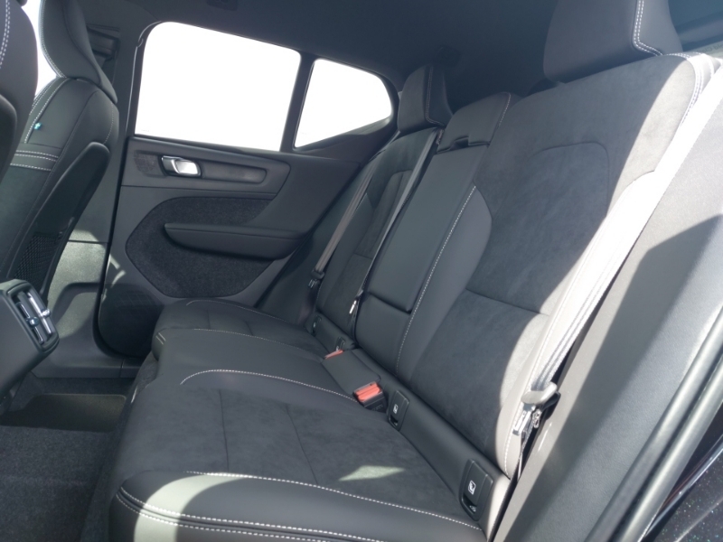 Volvo XC40 2.0 B3p Plus Black Edition SM26ZZE Black #6