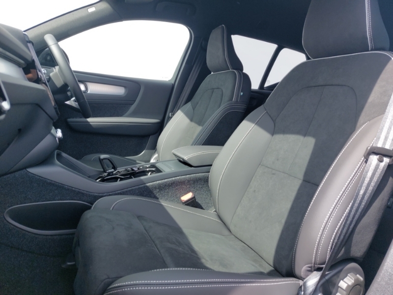 Volvo XC40 2.0 B3p Plus Black Edition SM26ZZE Black #5