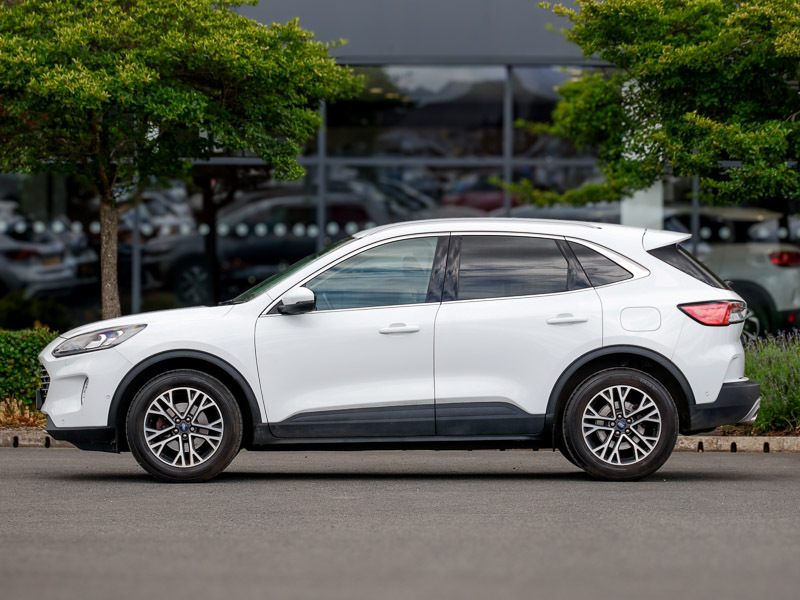 Ford Kuga 1.5 Ecoboost 150 Titanium First Edition BG70EKJ White #4