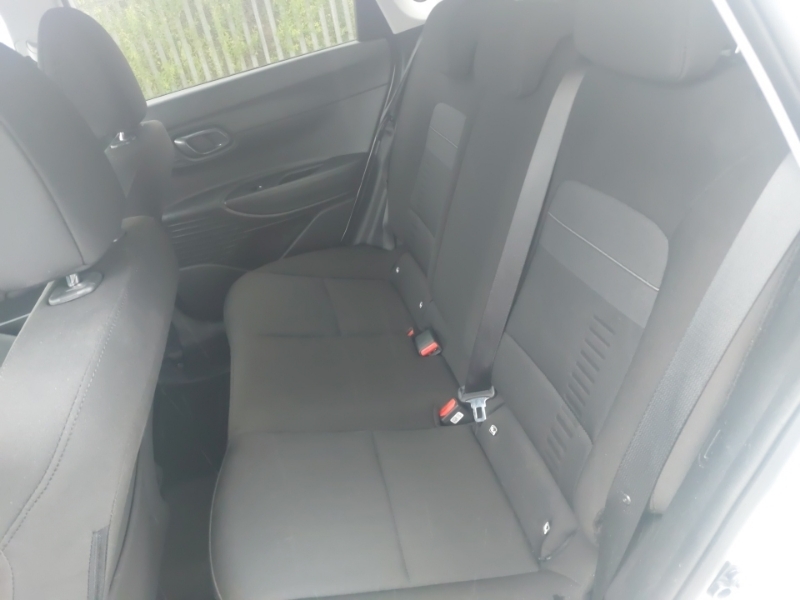 Hyundai Bayon 1.0 Tgdi Premium Dct White #6