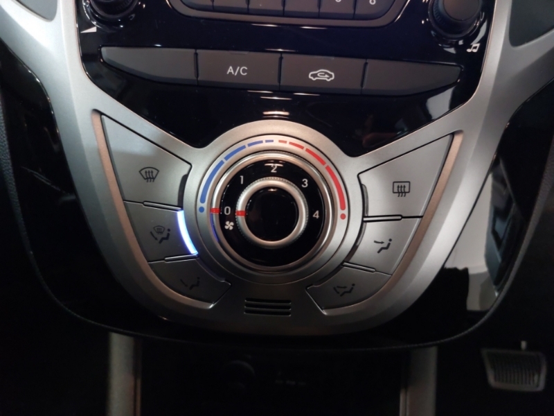 Hyundai Ix20 1.6L Active White #15