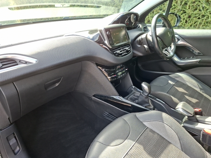 Peugeot 2008 1.2 Puretech Allure SY18HHN Green #5