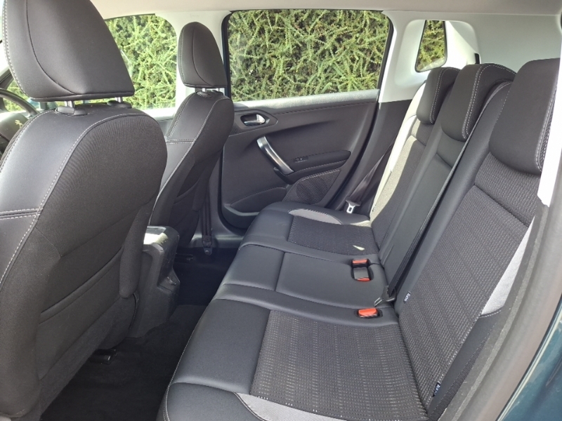 Peugeot 2008 1.2 Puretech Allure SY18HHN Green #6
