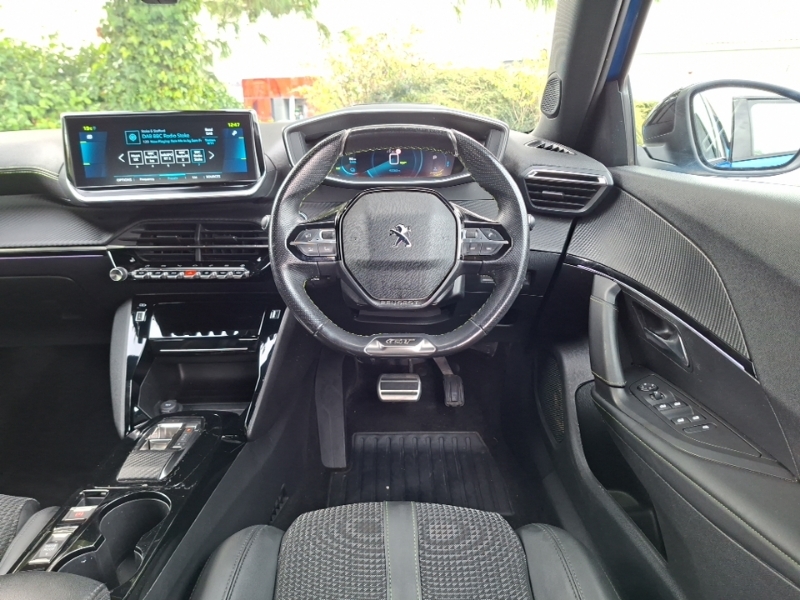 Peugeot e-2008 Gt Black #8