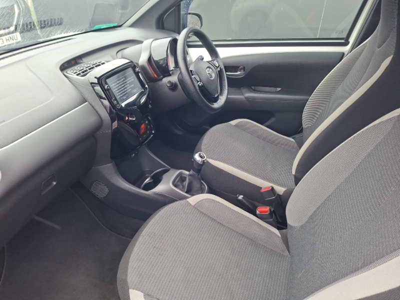 Toyota Aygo 1.0 Vvt-i X-trend Tss White #5