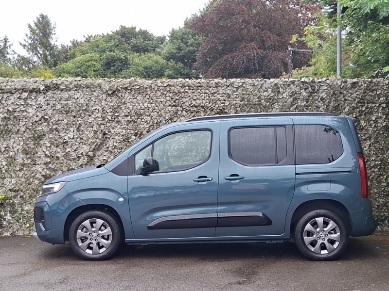 Vauxhall Combo-e Life 100Kw Ultimate 52Kwh Blue #4