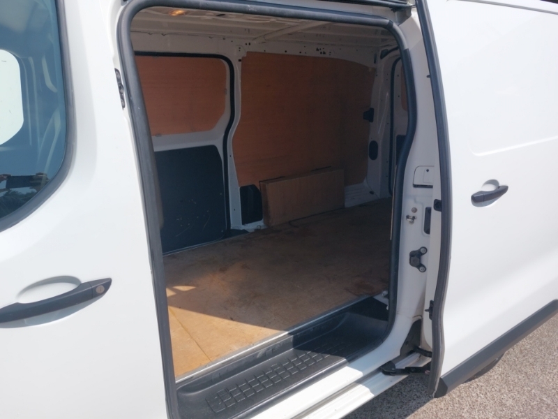 Vauxhall Vivaro 2900 1.5D 100Ps Dynamic H1 Van White #6