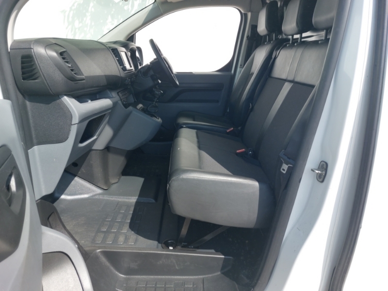 Vauxhall Vivaro 2900 1.5D 100Ps Dynamic H1 Van White #5