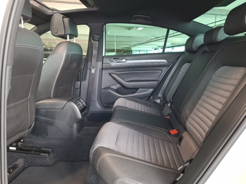 Volkswagen Passat 2.0 Tdi R-line Panoramic Roof White #6