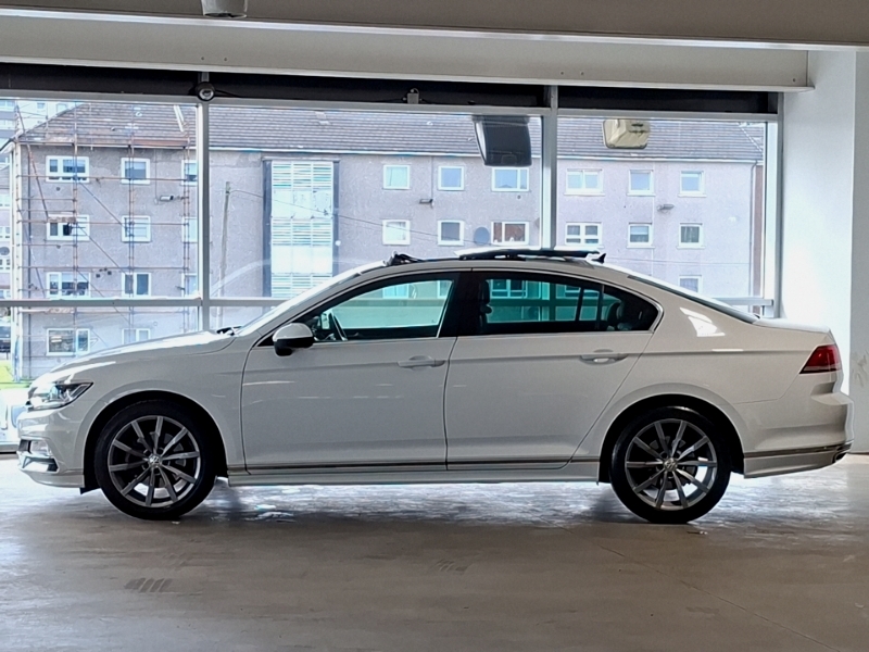 Volkswagen Passat 2.0 Tdi R-line Panoramic Roof White #4