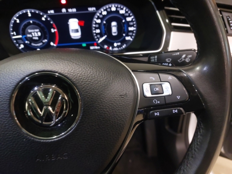 Volkswagen Passat  White #13