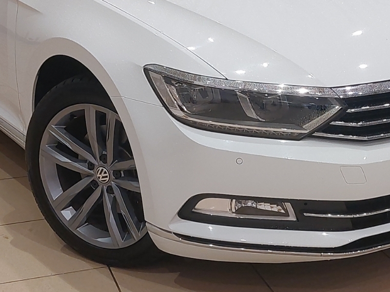 Volkswagen Passat  White #20
