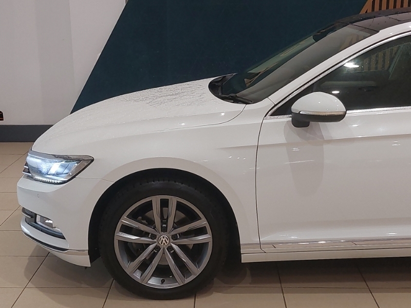 Volkswagen Passat  White #19