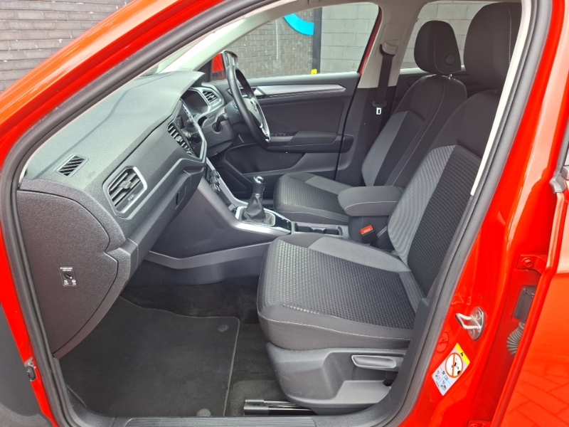 Volkswagen T-Roc 1.5 Tsi Evo Active SA21BUX Red #5