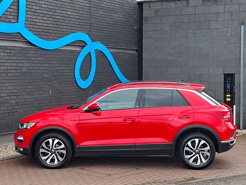 Volkswagen T-Roc 1.5 Tsi Evo Active SA21BUX Red #4