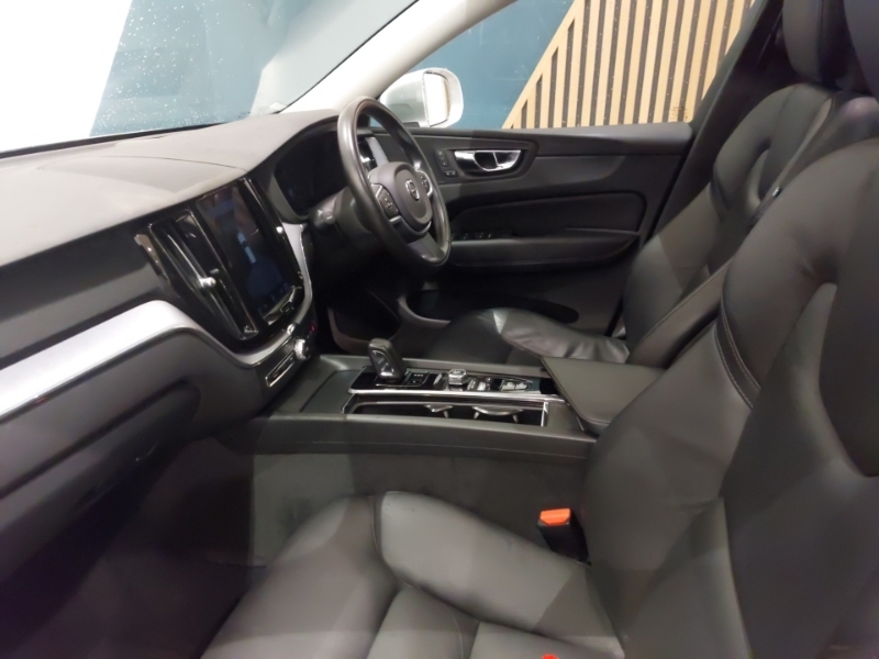 Volvo XC60 2.0 B4d Momentum Pro Awd Geartronic Silver #5