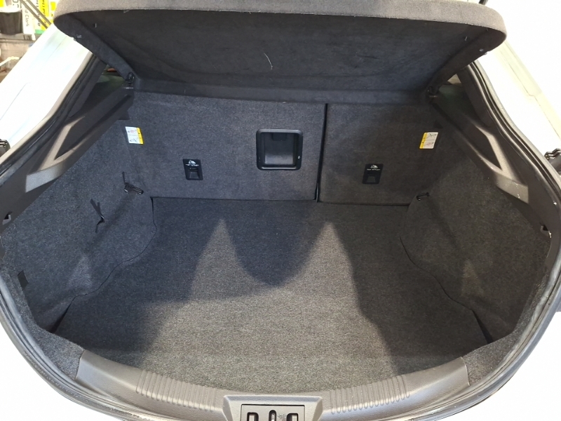 Ford Mondeo Titanium White #18