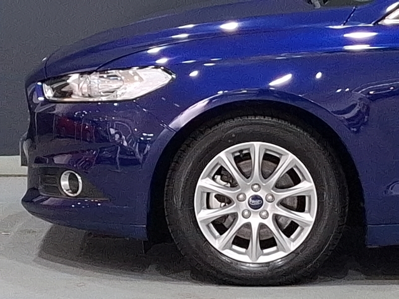 Ford Mondeo Titanium Red #18
