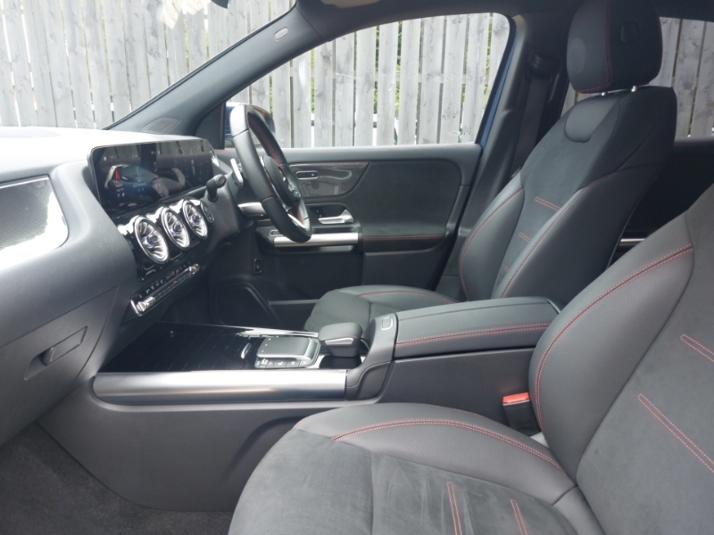 Mercedes-Benz GLA Class Gla 200D Amg Line Premium Blue #5