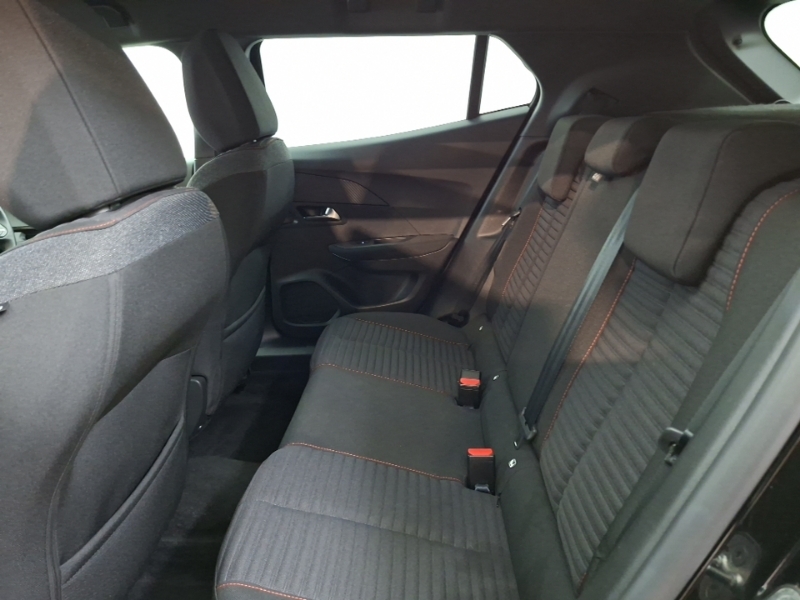 Peugeot 2008 1.2 Puretech Active Premium Black #6