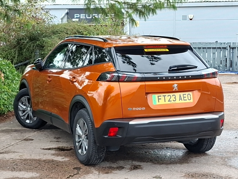 Peugeot e-2008 100Kw Active Premium 50Kwh Orange #2