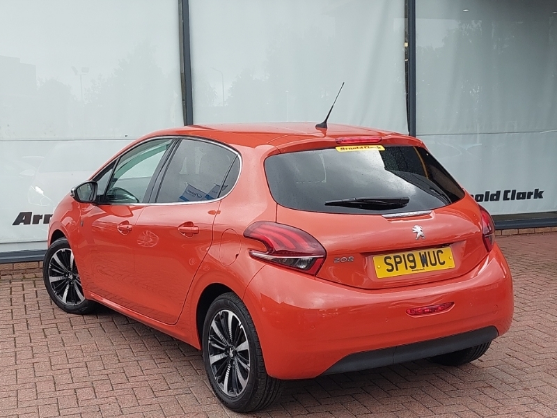 Peugeot 208 1.2 Puretech 82 Tech Edition Start Stop Orange #2
