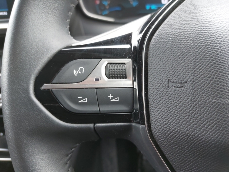 Peugeot e-208 208 E-style Ev Red #12