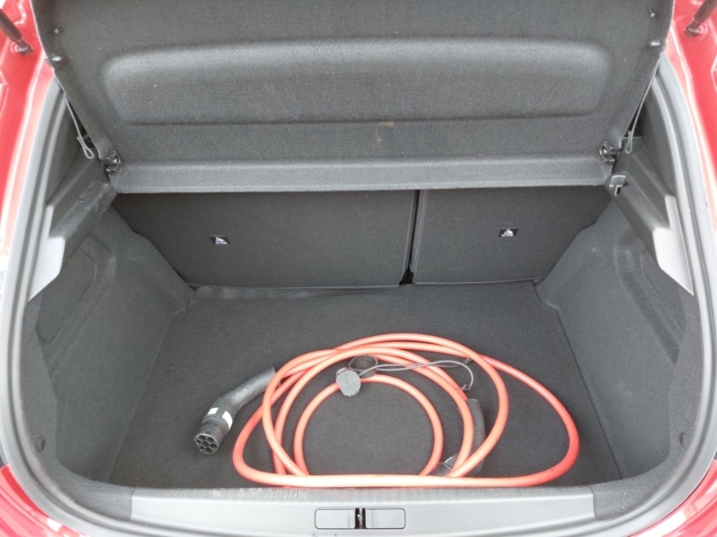 Peugeot e-208 208 E-style Ev Red #17