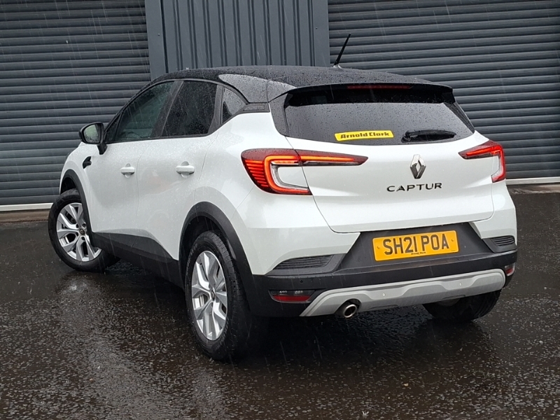 Renault Captur 1.3 Tce 140 Iconic White #2