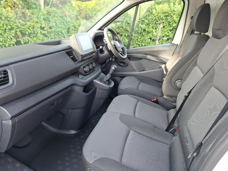 Renault Trafic Ll30 Blue Dci 130 Advance Safety Van White #5