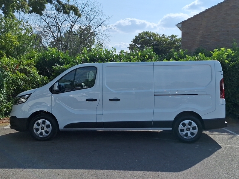Renault Trafic Ll30 Blue Dci 130 Advance Safety Van White #4