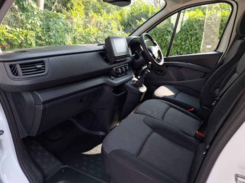 Renault Trafic Ll30 Blue Dci 130 Advance Safety Van White #5