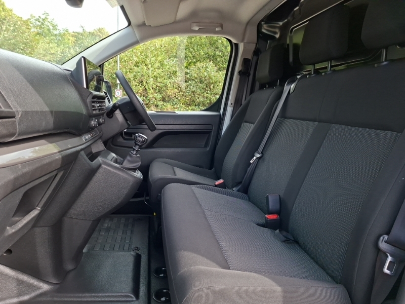 Vauxhall Vivaro 1.5 Turbo D 120 Prime H1 Van White #5