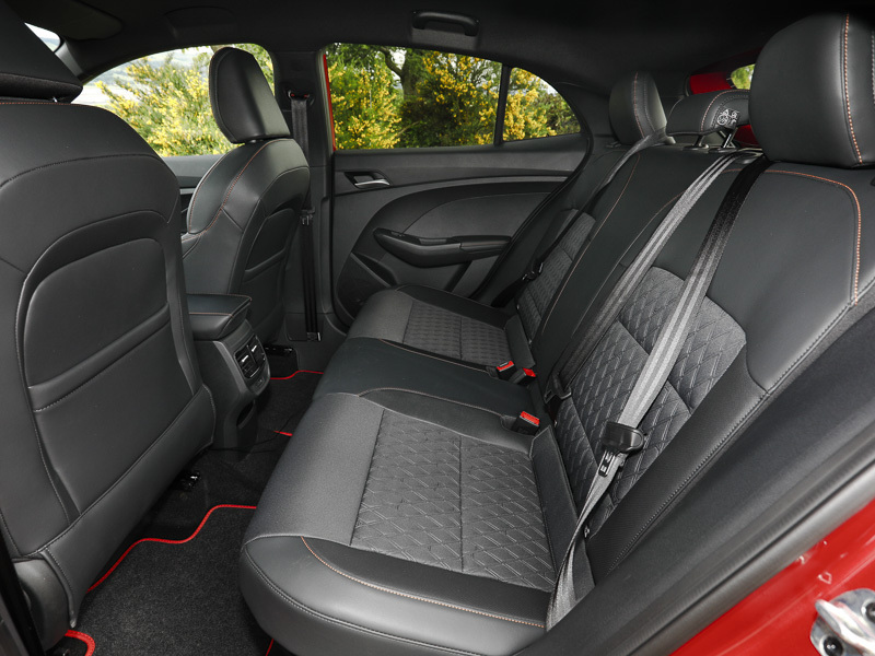 MG MG3 1.5 Hybrid Trophy Red #6